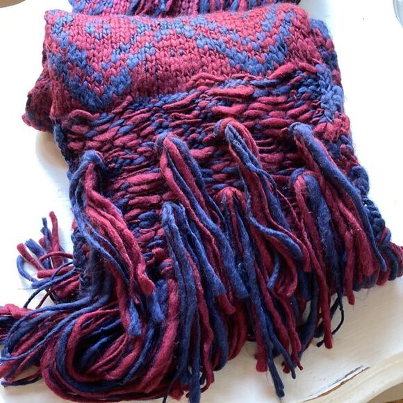 BCBGeneration New Fringe Neck 🧣 - Picture 11 of 13